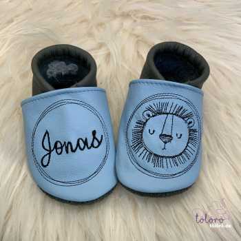 Name im Kreis und Löwe