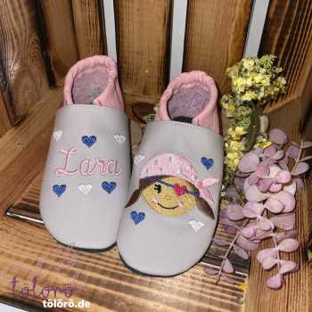 Name mit Herzen und Piratenmädchen