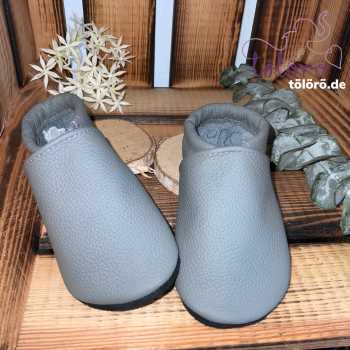 Lederpuschen ohne Bestickung