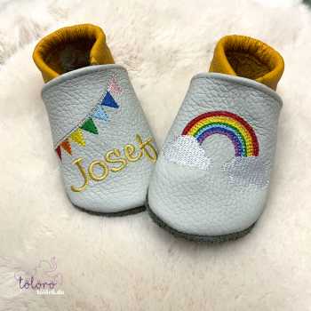 Name mit Wimpelkette und Regenbogen