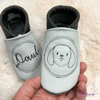 Name im Kreis und Hund