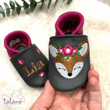 Name mit Blümchen und Blumenreh