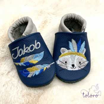 Name mit Feder und Waschbär