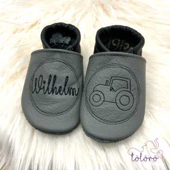 Name im Kreis und Traktor