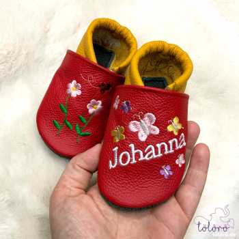 Blümchen und Name mit Schmetterlinge