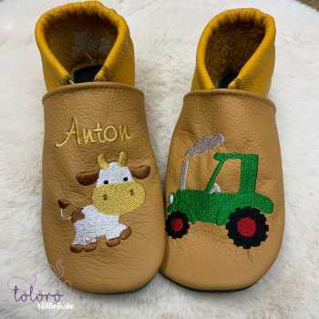 Name mit Kuh und Traktor