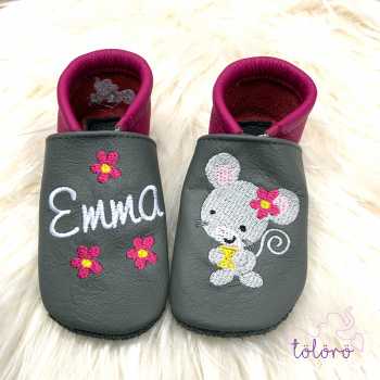 Name mit Blumen und Maus