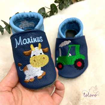 Name mit Kuh und Traktor