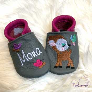 Name mit Schmetterlingen und Rehkitz