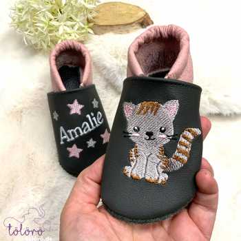 Name mit Sternen und kleine Katze