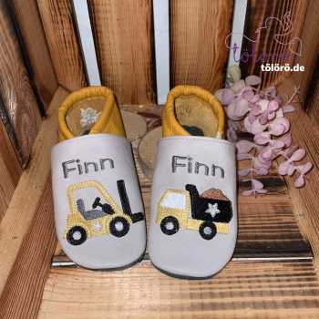 Stapler und Kipplaster mit Namen