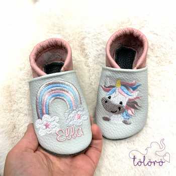 Name mit Regenbogen und Einhorn pastell