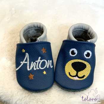 Name mit Sternen und Bärengesicht