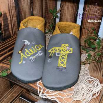 Werkzeug mit Name und Baukran