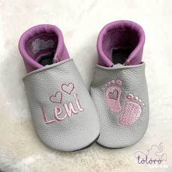 Name mit Herzchen und Füße