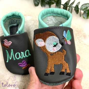 Name mit Schmetterlingen und Rehkitz