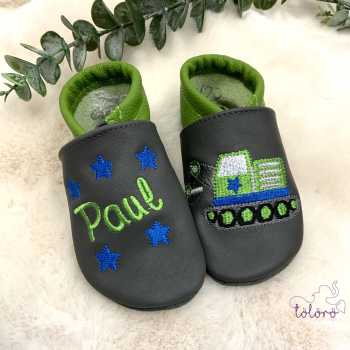 Name mit Sternen und Schaufelbagger