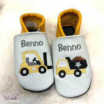 Stapler und Kipplaster mit Namen