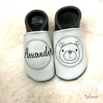 Name im Kreis und Bär