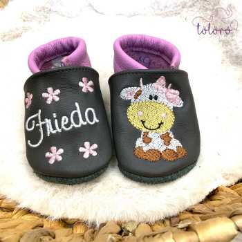 Name mit Blümchen und Kuhmädchen