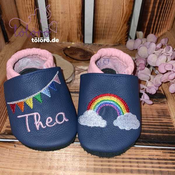 Name mit Wimpelkette und Regenbogen