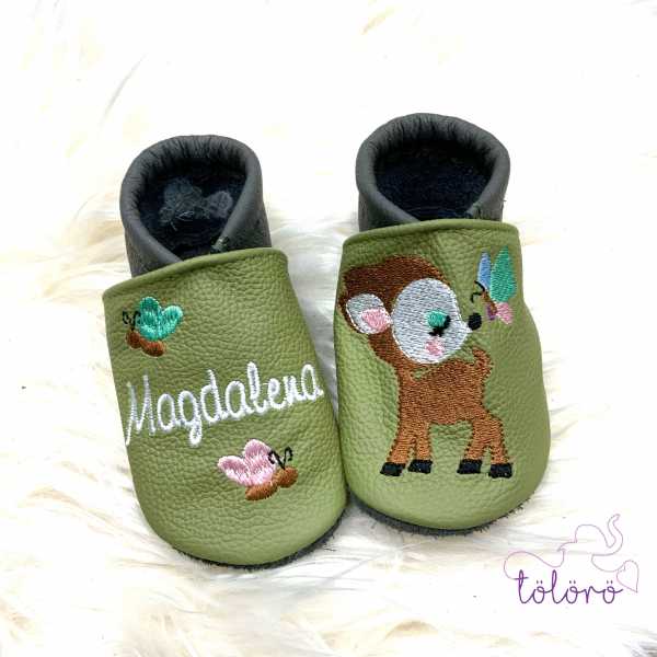 Name mit Schmetterlingen und Rehkitz