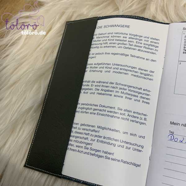 Mutterpasshülle mit Herz schwarz