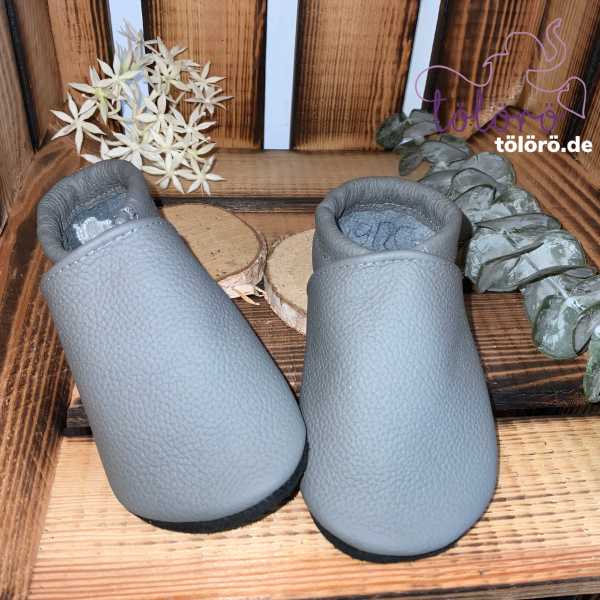 Lederpuschen ohne Bestickung