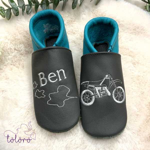 Name mit Wölkchen und Motorrad