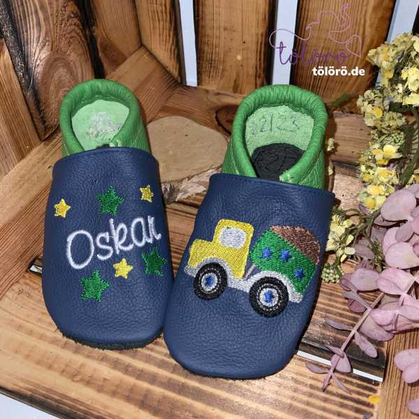 Name mit Sternen und Kipplaster