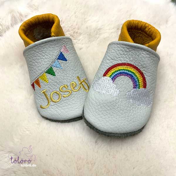 Name mit Wimpelkette und Regenbogen