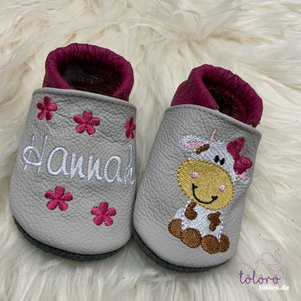 Name mit Blümchen und Kuhmädchen