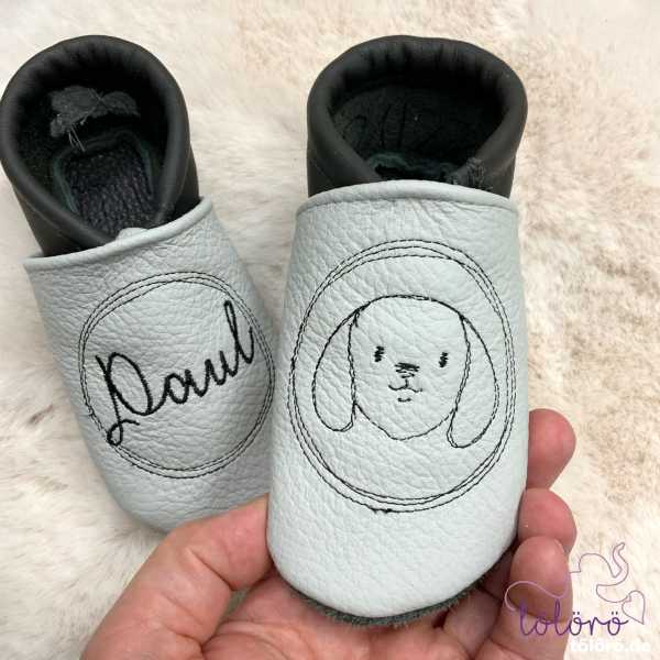 Name im Kreis und Hund