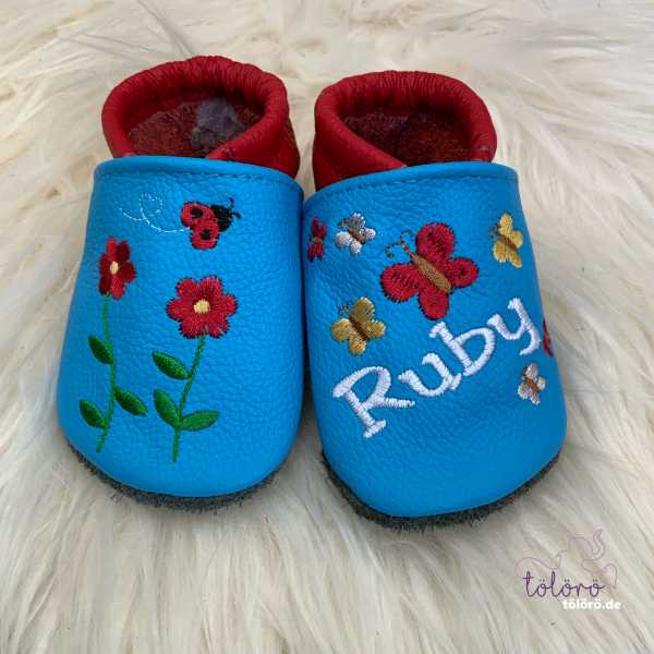 Blümchen und Name mit Schmetterlinge