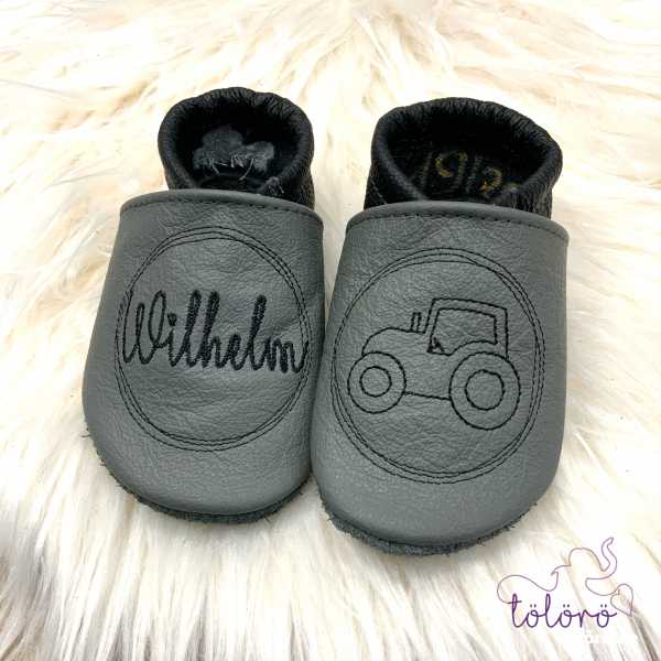 Name im Kreis und Traktor