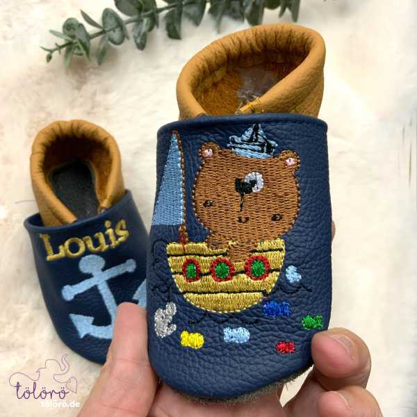 Name mit Anker und Bär mit Boot