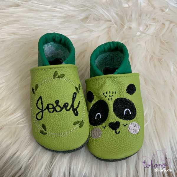 Name im Blätterkreis und Pandagesicht