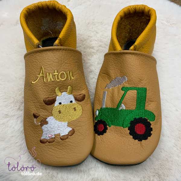 Name mit Kuh und Traktor
