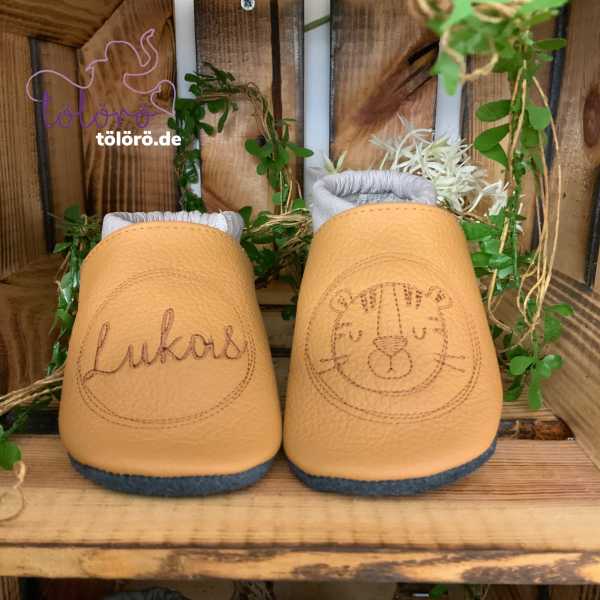 Name im Kreis und Tiger