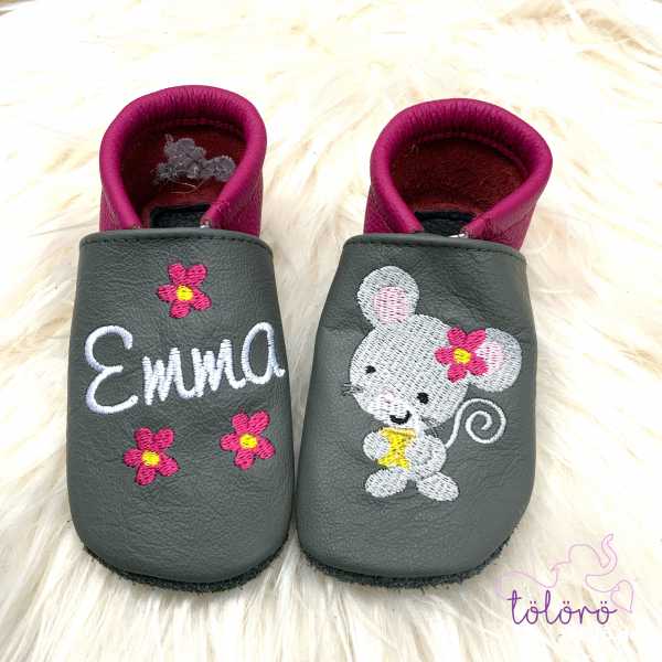 Name mit Blumen und Maus