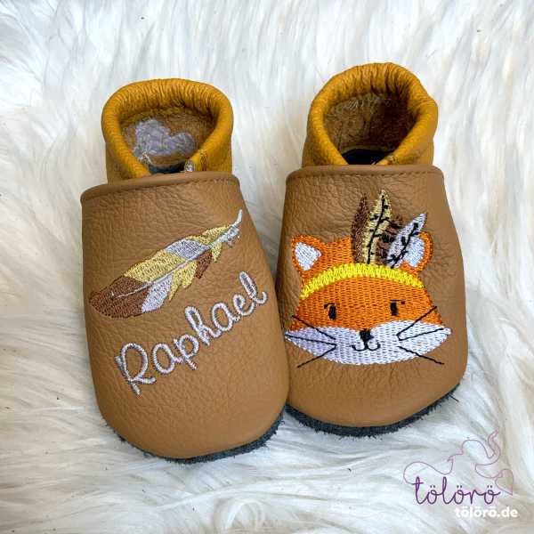 Name mit Feder und Fuchskopf