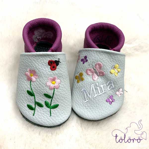 Blümchen und Name mit Schmetterlinge