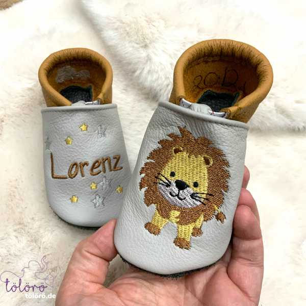 Name mit Mini-Sternen und Löwen