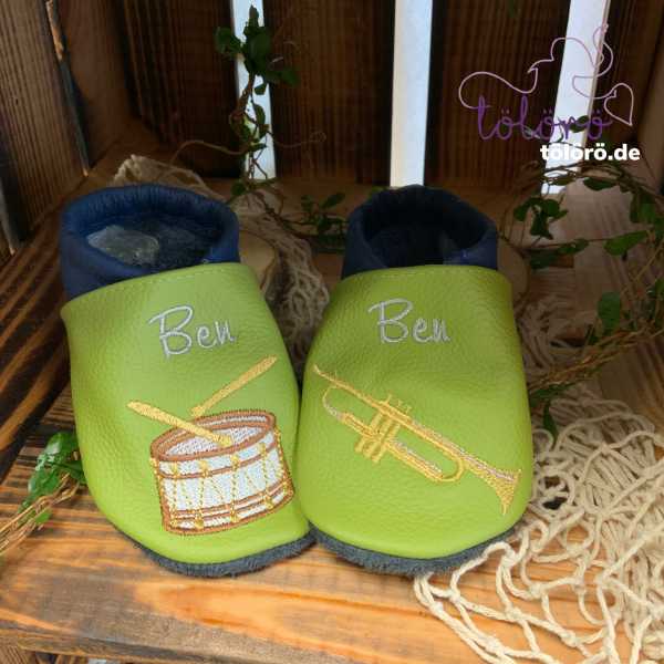 Trompete und Trommel mit Namen