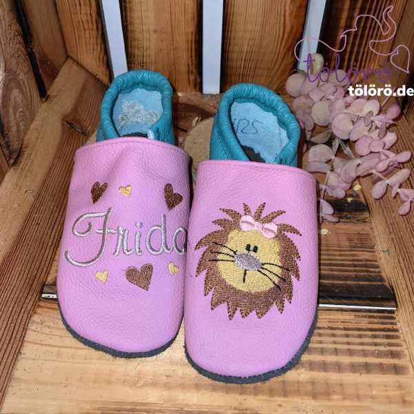 Name mit Herzen und Löwenmädchen