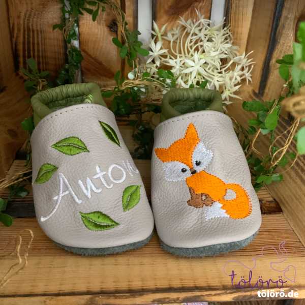 Name mit Blätter und Fuchs