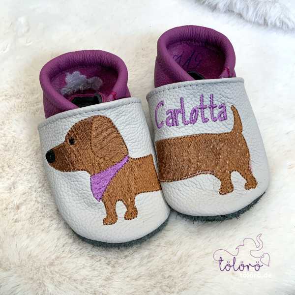 Name und Dackel mit Halstuch