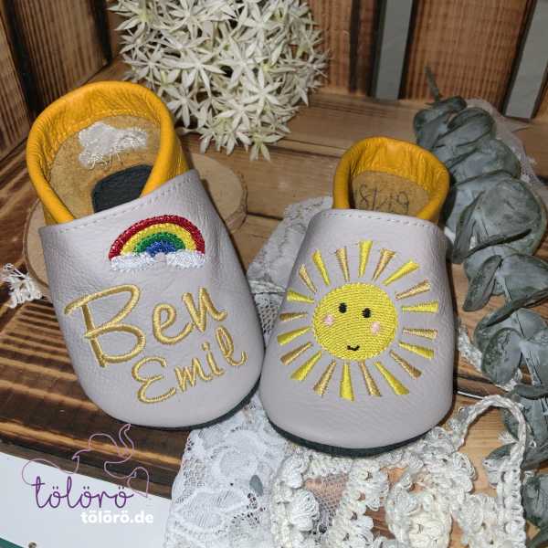 Name mit Mini Regenbogen und große Sonne