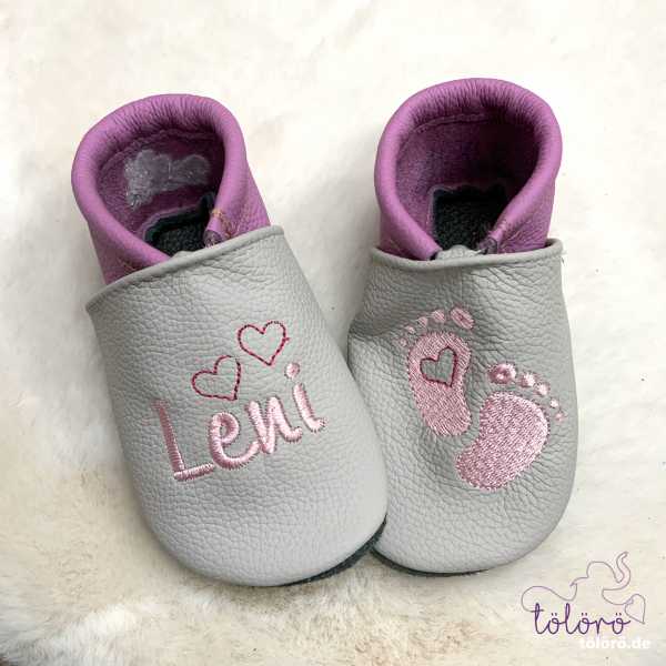 Name mit Herzchen und Füße