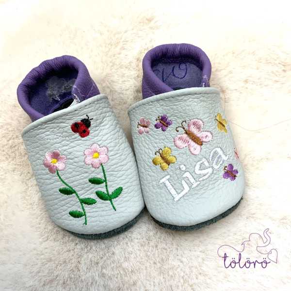 Blümchen und Name mit Schmetterlinge